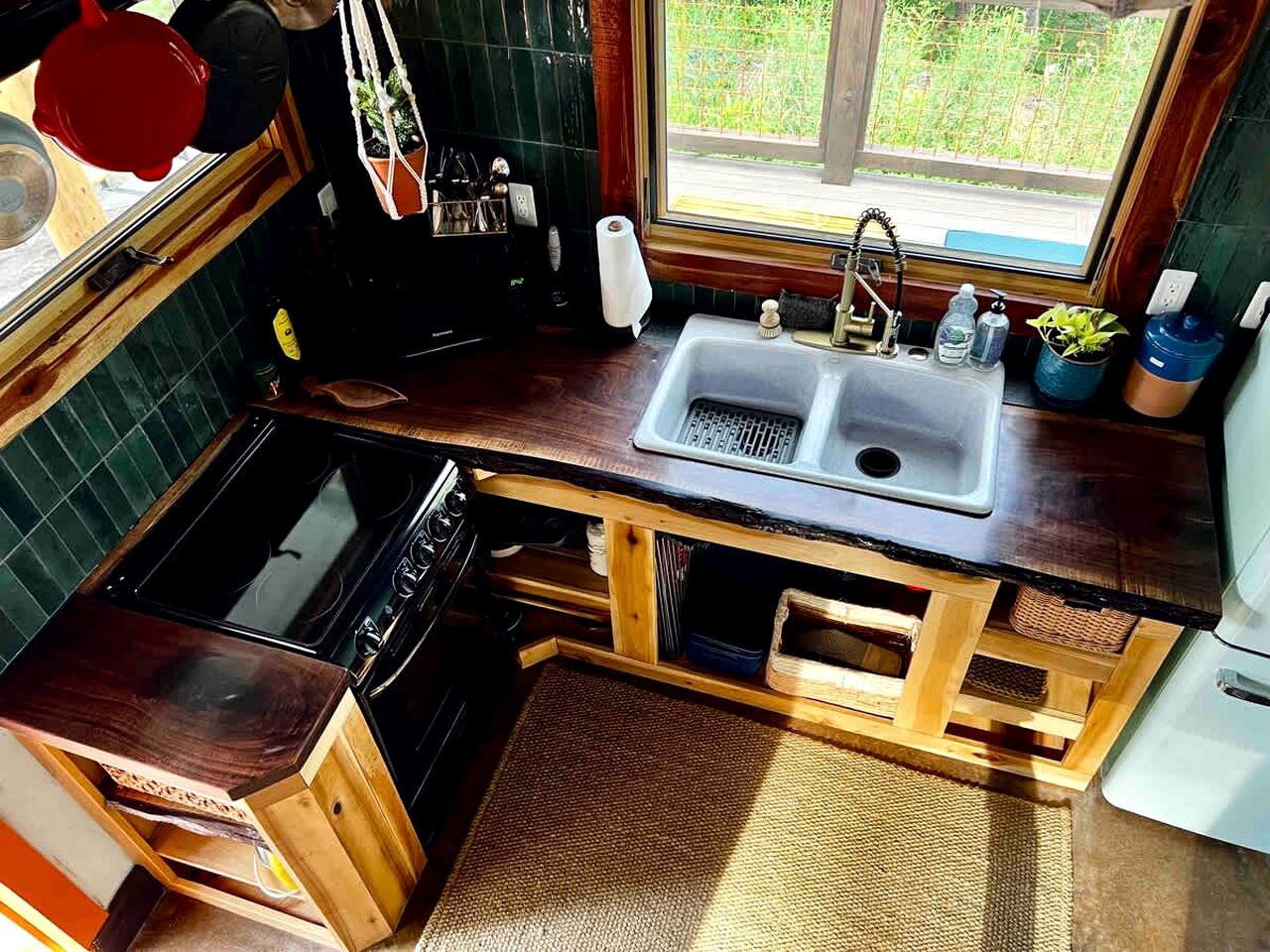 Charming Pet-Friendly Cabin with Stunning Mountain Views in Chattanooga, Tennessee