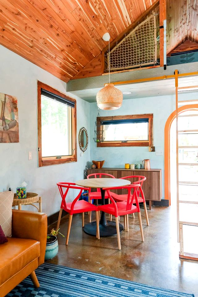 Charming Pet-Friendly Cabin with Stunning Mountain Views in Chattanooga, Tennessee