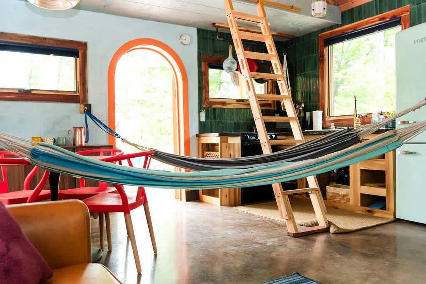 Charming Pet-Friendly Cabin with Stunning Mountain Views in Chattanooga, Tennessee