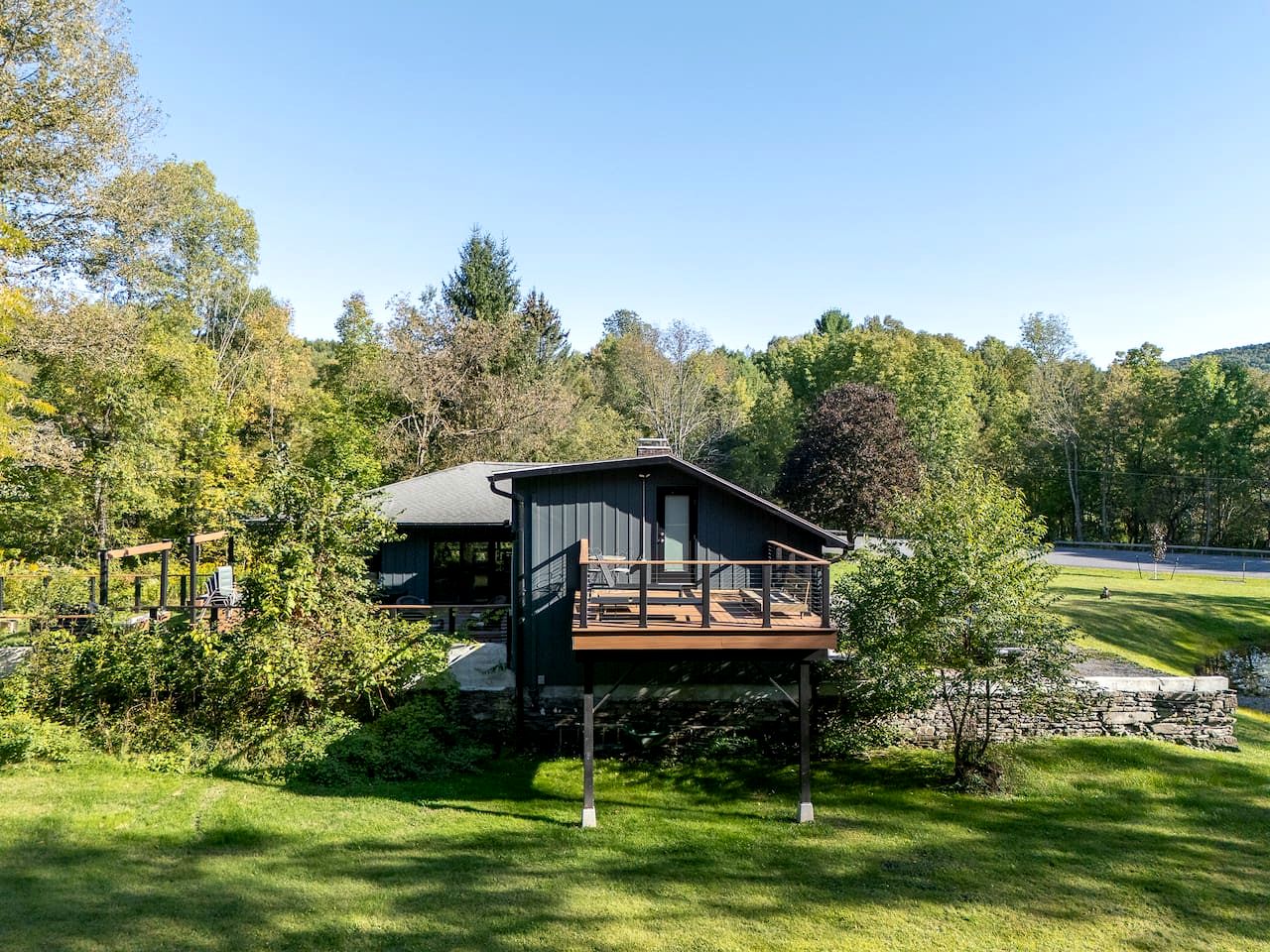 Charming Pet-Friendly Getaway with Deck & Nature Views in East Meredith, New York