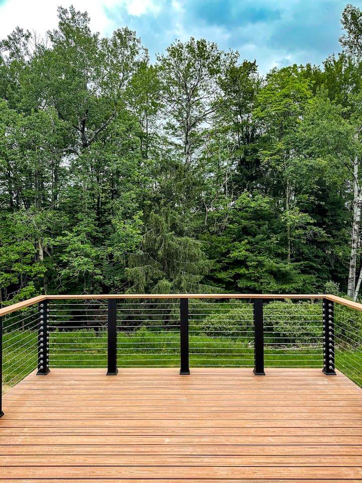 Charming Pet-Friendly Getaway with Deck & Nature Views in East Meredith, New York
