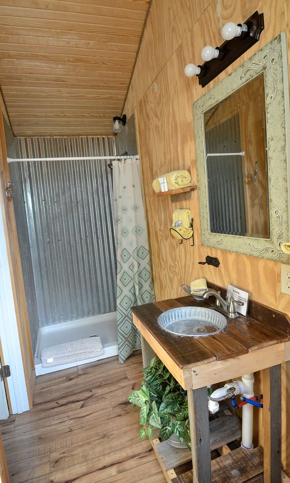 Charming Ranch Cabin with Milky Way Stargazing near Mountain Home, Texas