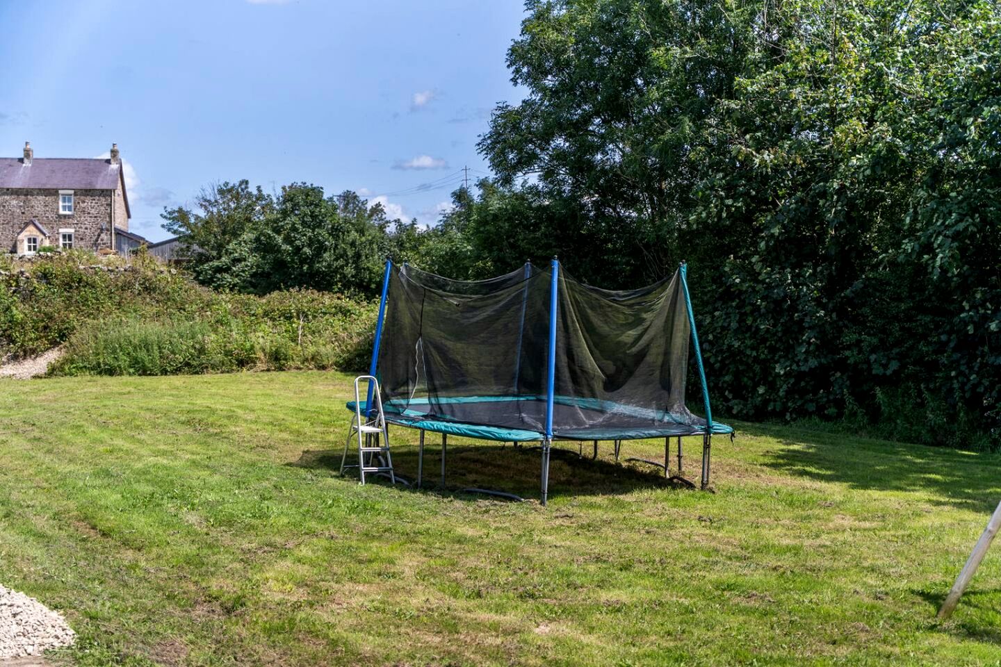 Charming Cottage with Hot Tub & Games Room near Llawhaden, Pembrokeshire