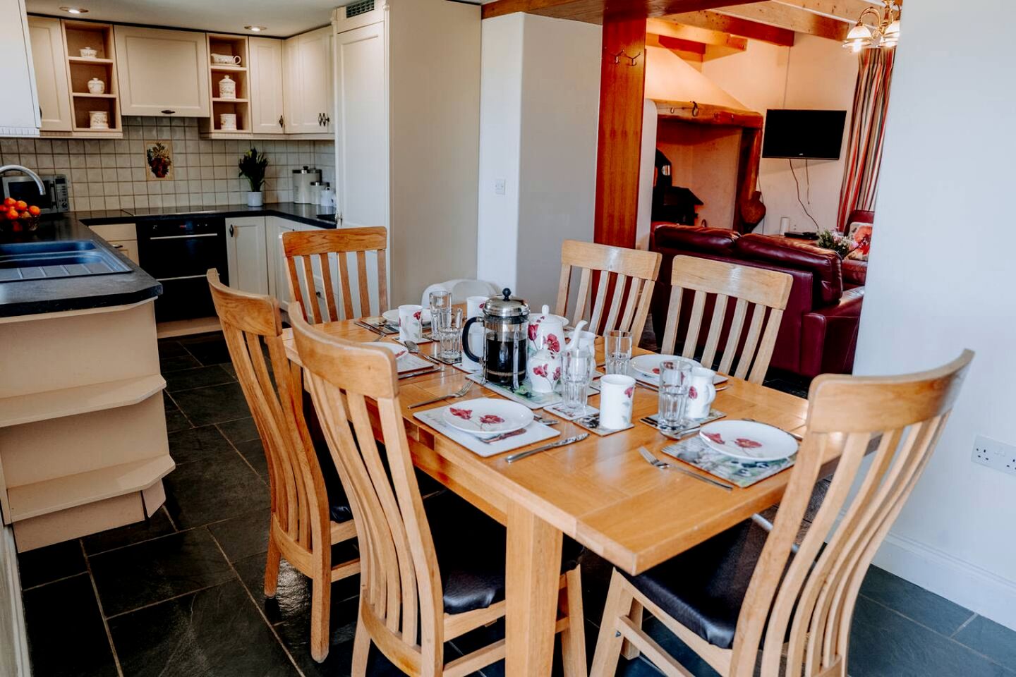 Charming Cottage with Hot Tub & Games Room near Llawhaden, Pembrokeshire