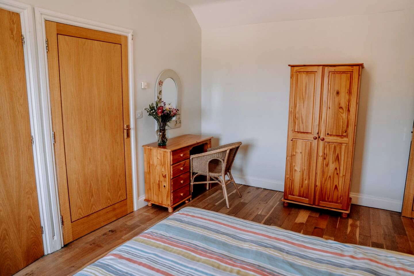 Charming Cottage with Hot Tub & Games Room near Llawhaden, Pembrokeshire