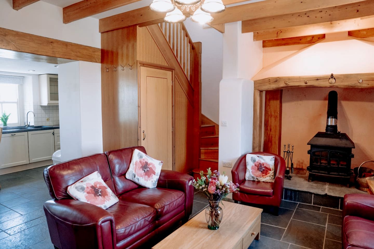 Charming Cottage with Hot Tub & Games Room near Llawhaden, Pembrokeshire
