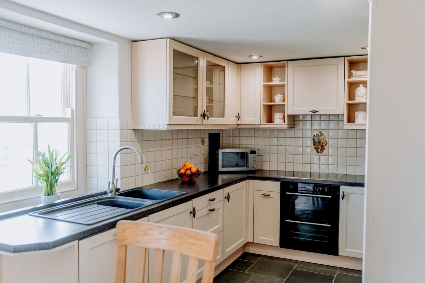 Charming Cottage with Hot Tub & Games Room near Llawhaden, Pembrokeshire