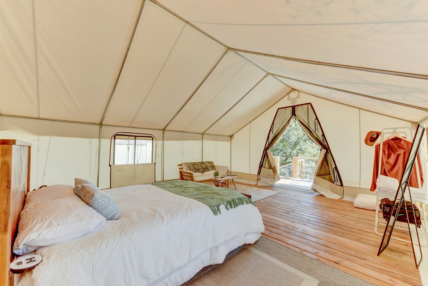 Charming Safari Tent Retreat with Magnificent Views of Texas Hill Country for Quiet Getaways in Boerne