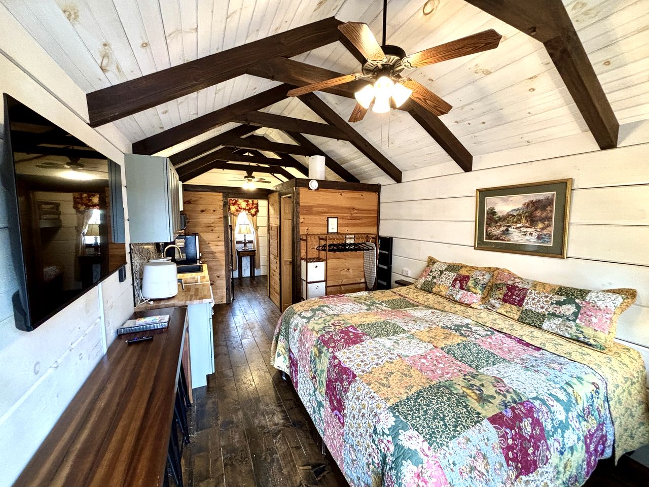 Tiny Home Cottage Near the Smokies #2 Lotte in Sevierville, TN