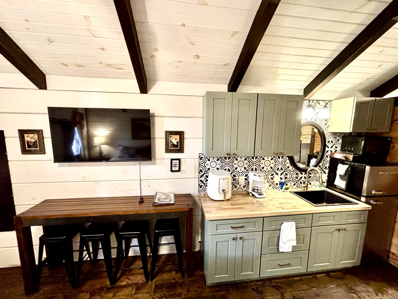 Tiny Home Cottage Near the Smokies #2 Lotte in Sevierville, TN
