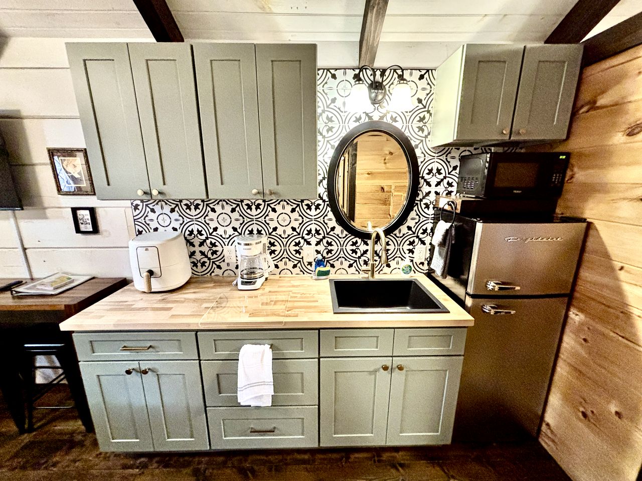 Tiny Home Cottage Near the Smokies #2 Lotte in Sevierville, TN