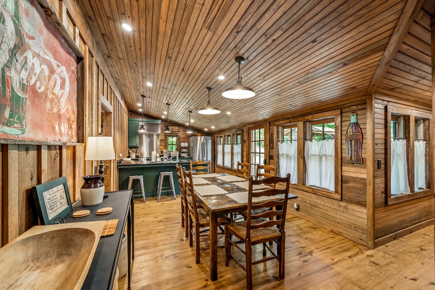 Charming Spacious Cabin with Fire Pit and BBQ in Mentone, Alabama