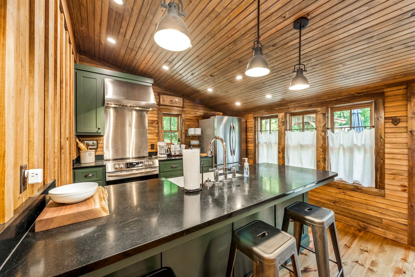 Charming Spacious Cabin with Fire Pit and BBQ in Mentone, Alabama