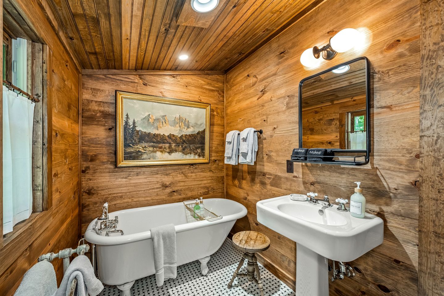 Charming Spacious Cabin with Fire Pit and BBQ in Mentone, Alabama