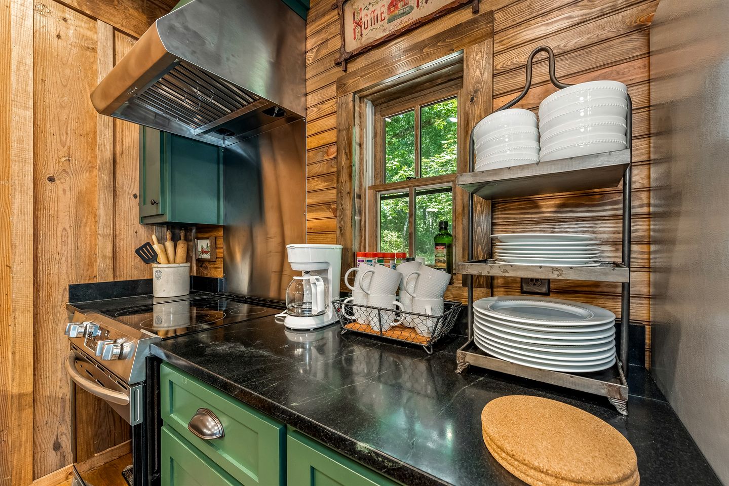 Charming Spacious Cabin with Fire Pit and BBQ in Mentone, Alabama