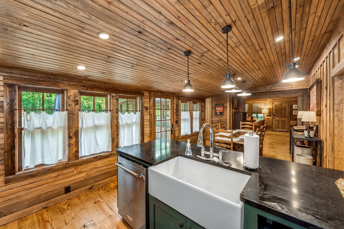 Charming Spacious Cabin with Fire Pit and BBQ in Mentone, Alabama