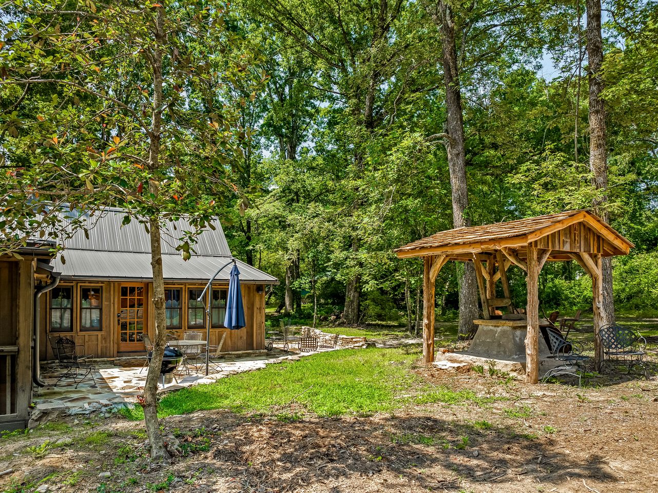 Charming Spacious Cabin with Fire Pit and BBQ in Mentone, Alabama