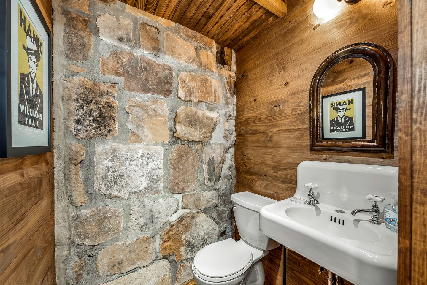 Charming Spacious Cabin with Fire Pit and BBQ in Mentone, Alabama