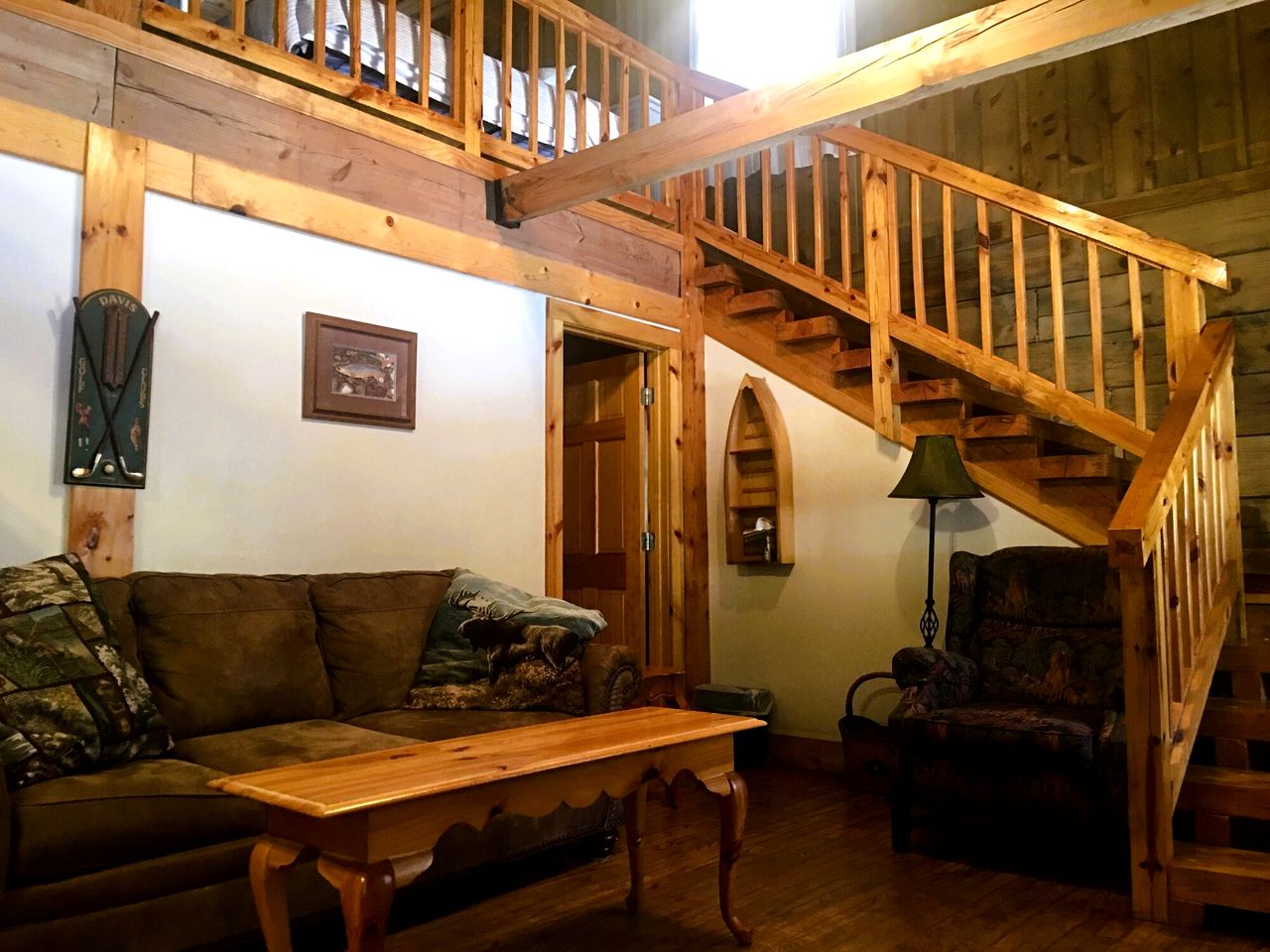 Charming Spacious Cabin Ideal for Families or Small Groups in West Virginia