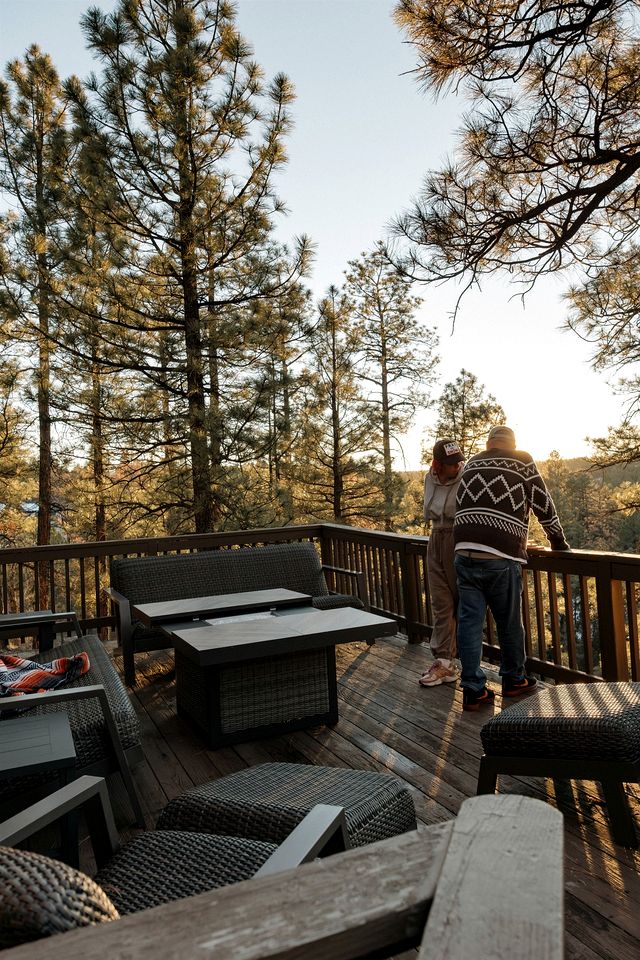 Charming Sunset-View Mountain Cabin with Unique Gothic Décor near Fool Hollow Lake in Show Low, Arizona