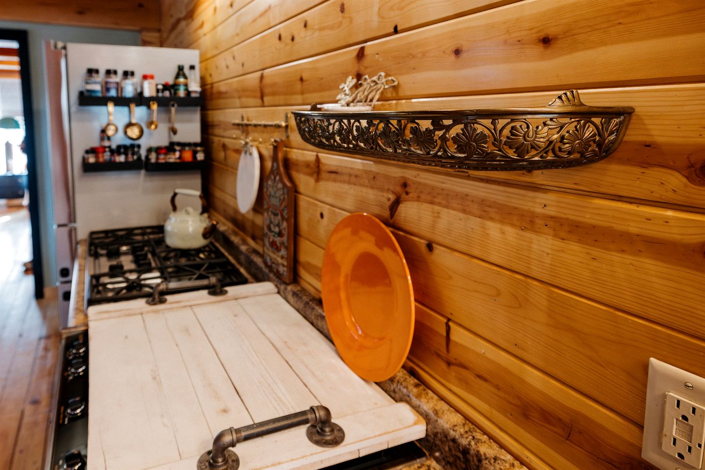 Charming Sunset-View Mountain Cabin with Unique Gothic Décor near Fool Hollow Lake in Show Low, Arizona