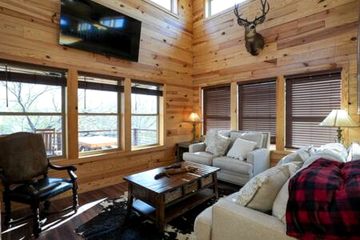 Charming Texas Retreat in this Pet-Friendly Cabin near Waco