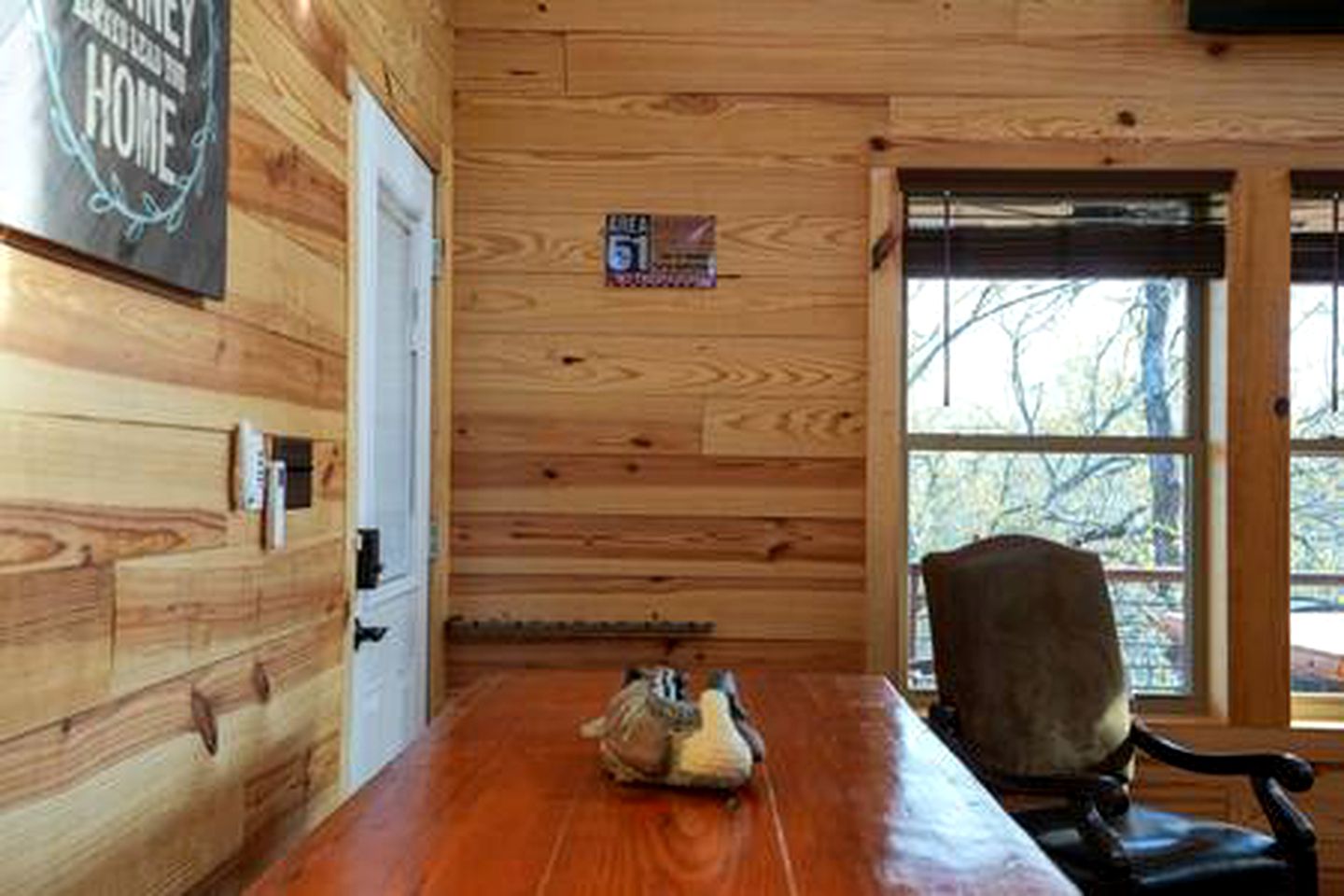 Charming Texas Retreat in this Pet-Friendly Cabin near Waco