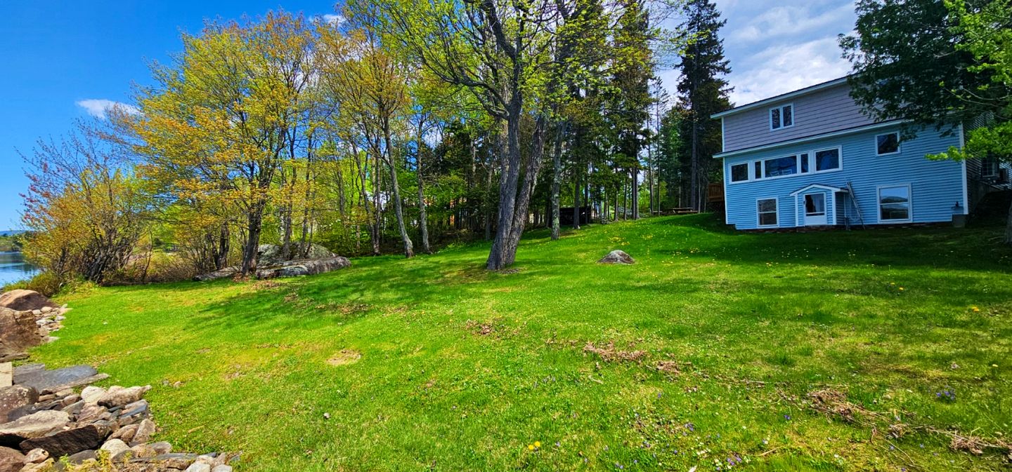 Vivid Lakefront Cottage Paradise Near Big Wood Lake, Maine