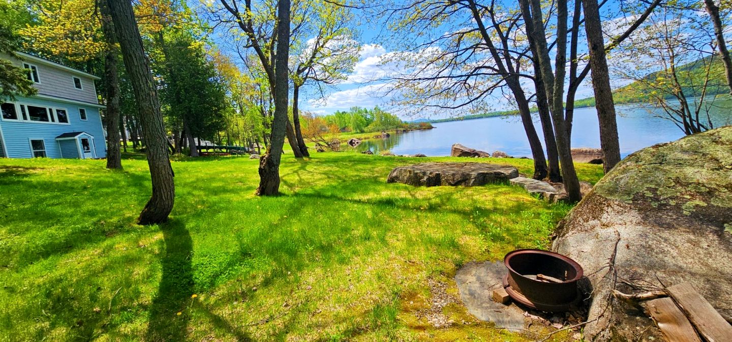 Vivid Lakefront Cottage Paradise Near Big Wood Lake, Maine