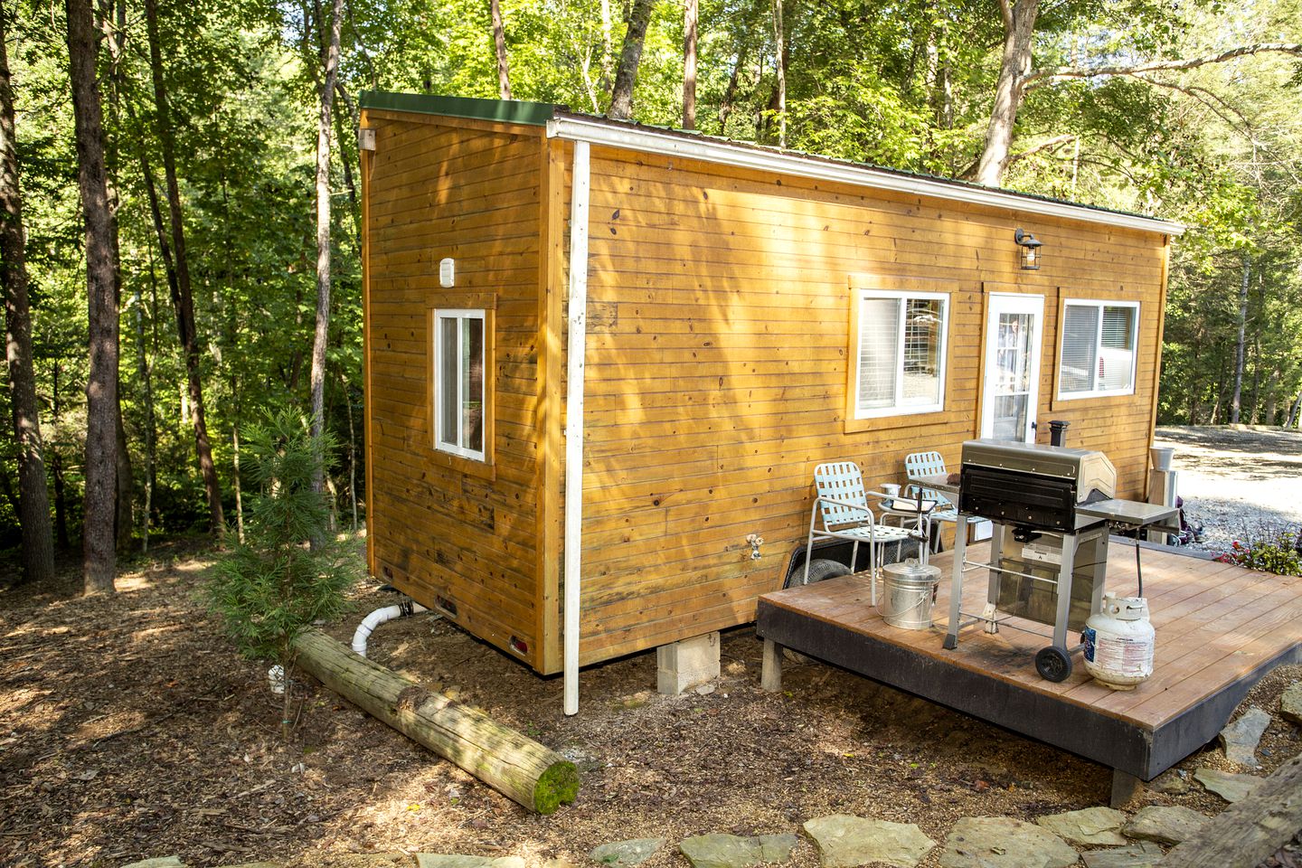 Charming Tiny Cabin for Romantic Weekends Away in North Carolina