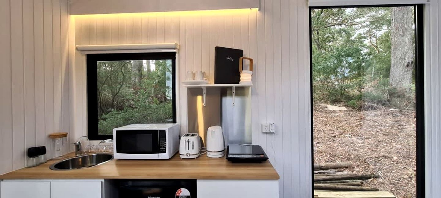 Charming Tiny House with Amazing Vineyard and Landscape Views in New South Wales, Australia