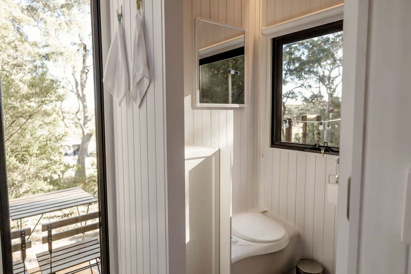 Charming Tiny House with Amazing Vineyard and Landscape Views in New South Wales, Australia