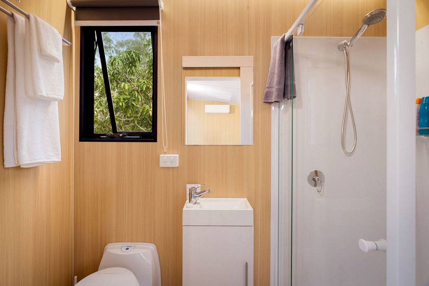 Charming Tiny House with Farm Animals and Pool near Bundaberg, South Kolan QLD