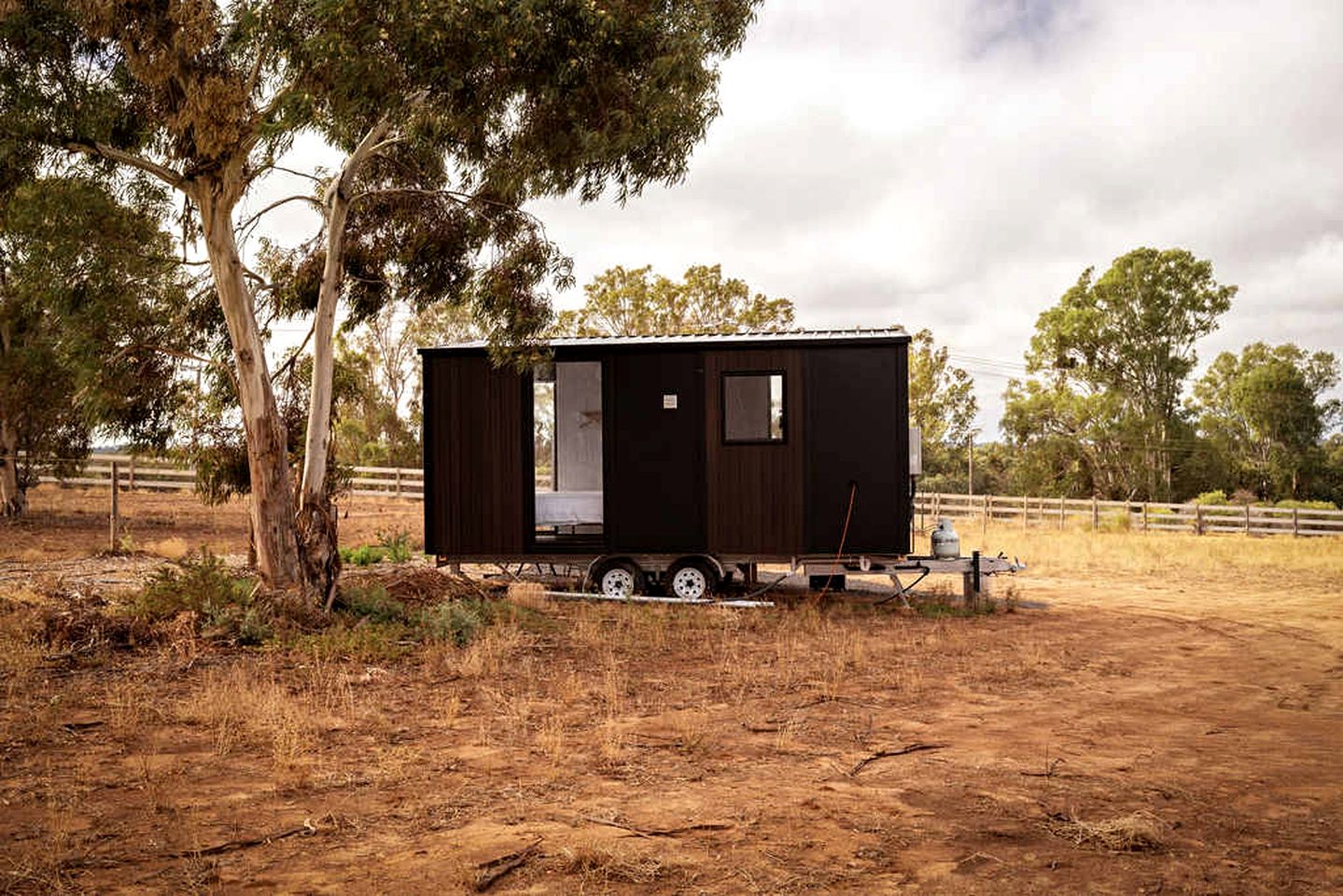 Charming Tiny House with Fire Pit in Victoria