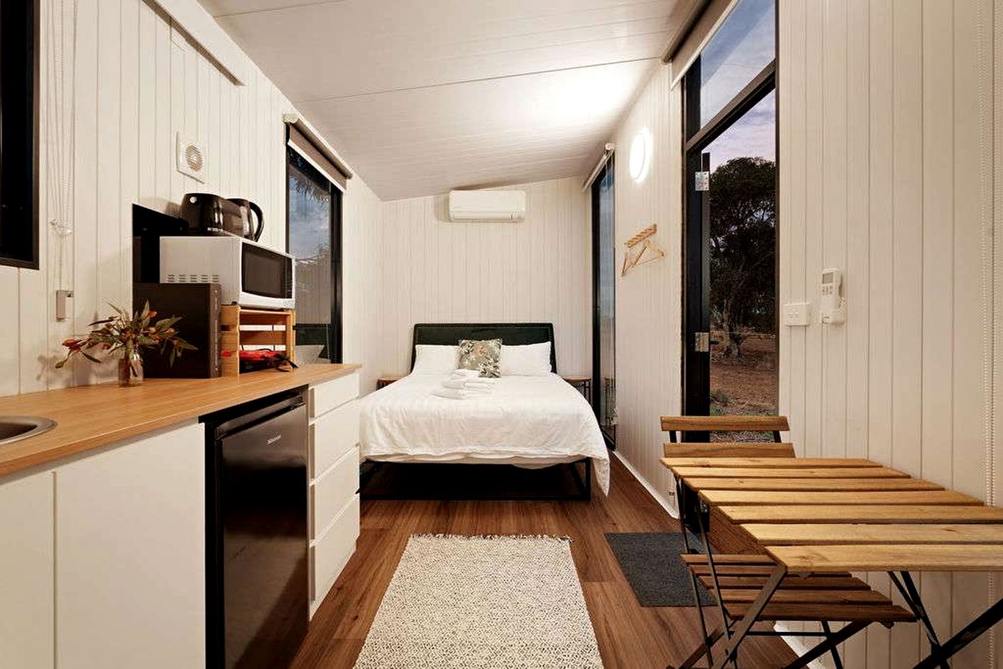 Charming Tiny House with Fire Pit in Victoria