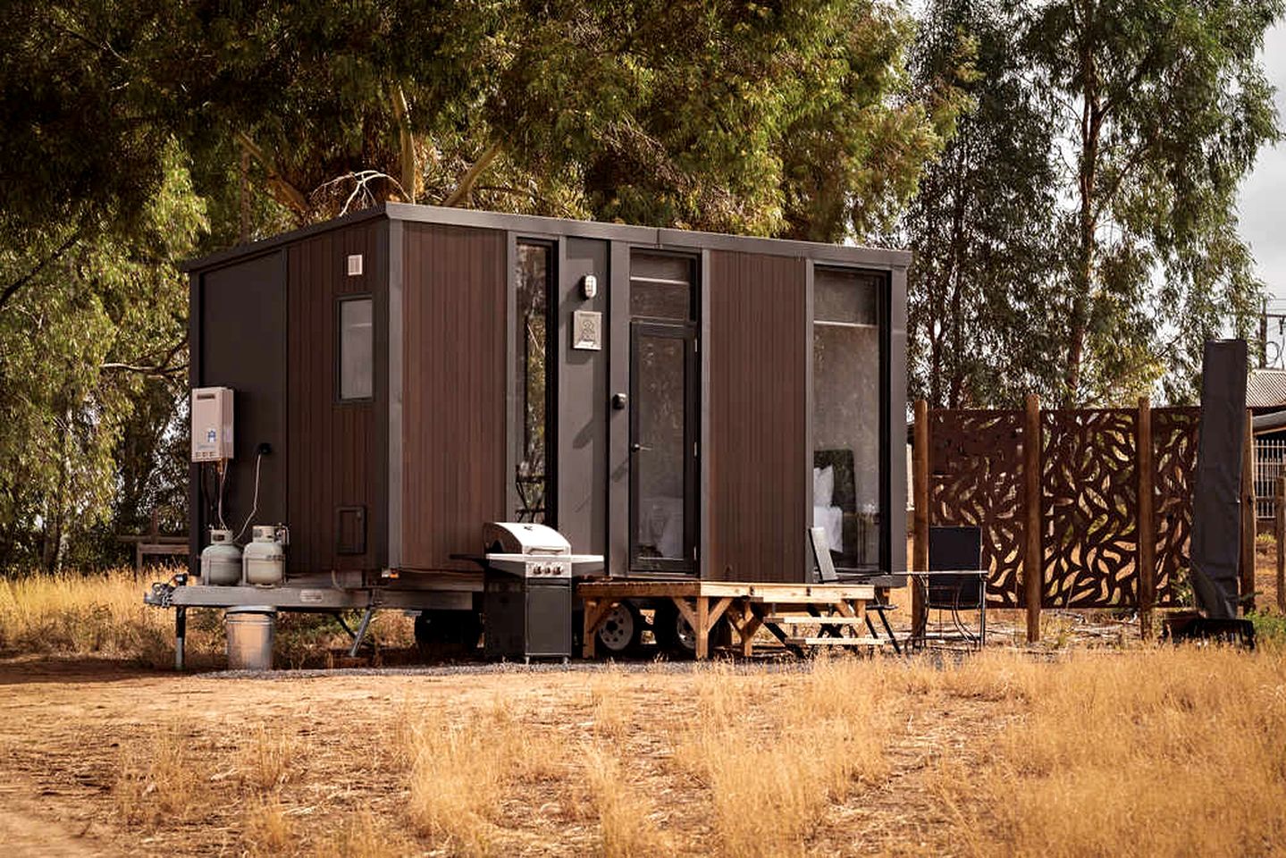 Charming Tiny House with Fire Pit in Victoria