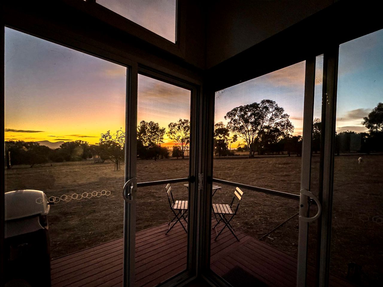 Charming Tiny House Overlooking the Table Top Mountains and Surrounded by Nature in Jindera, New South Wales