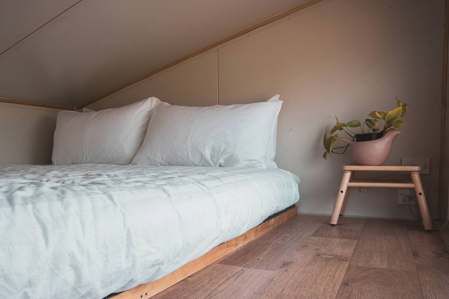 Charming Tiny House Overlooking the Table Top Mountains and Surrounded by Nature in Jindera, New South Wales