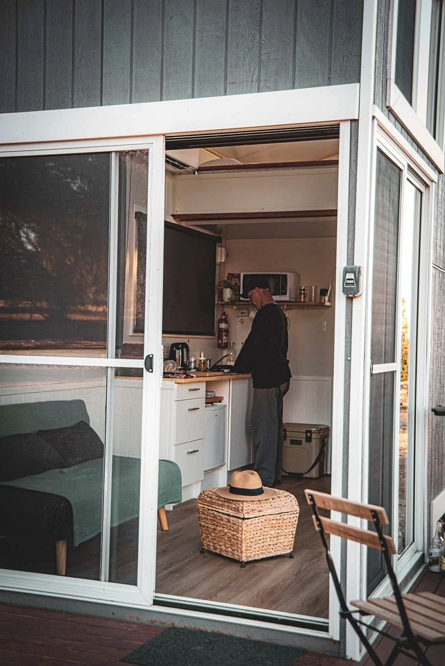 Charming Tiny House Overlooking the Table Top Mountains and Surrounded by Nature in Jindera, New South Wales