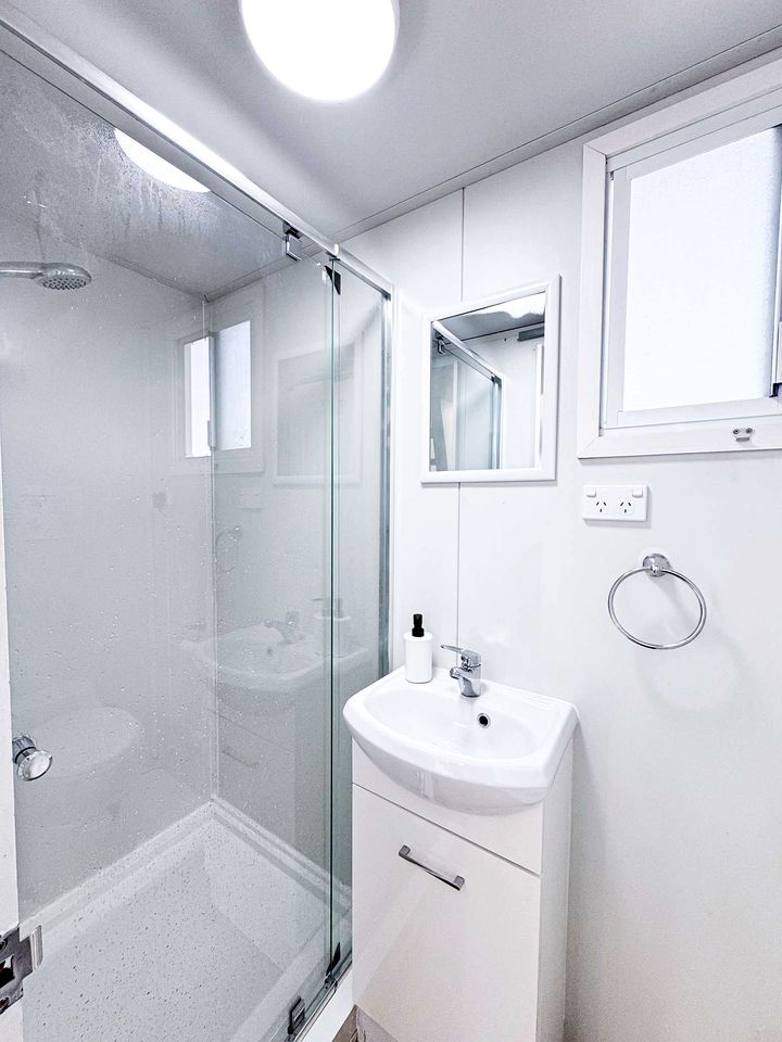 Charming Tiny House Overlooking the Table Top Mountains and Surrounded by Nature in Jindera, New South Wales