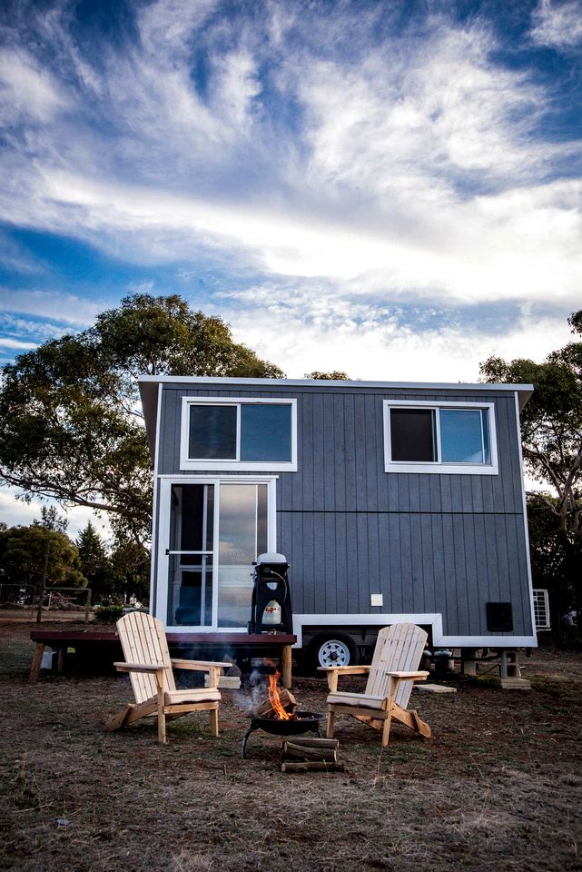 Charming Tiny House Overlooking the Table Top Mountains and Surrounded by Nature in Jindera, New South Wales