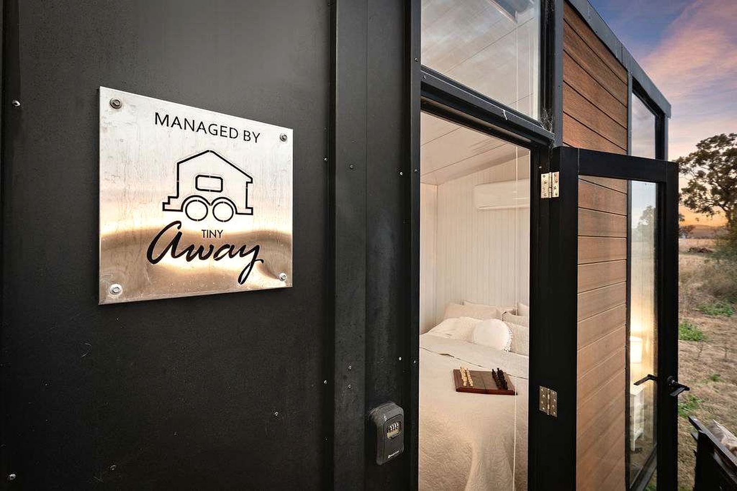 Charming Tiny House with Panoramic Views of the Valley in Queensland, Australia