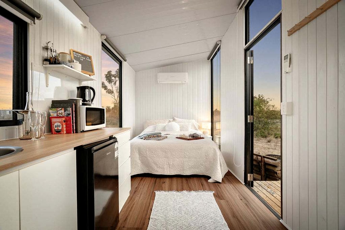 Charming Tiny House with Panoramic Views of the Valley in Queensland, Australia