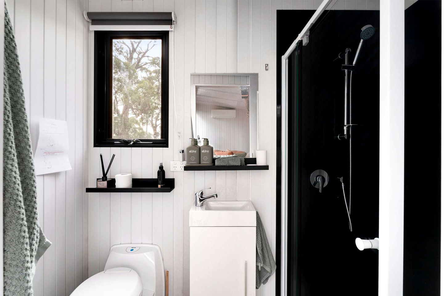 Charmingly Tiny House in Springmount, Victoria