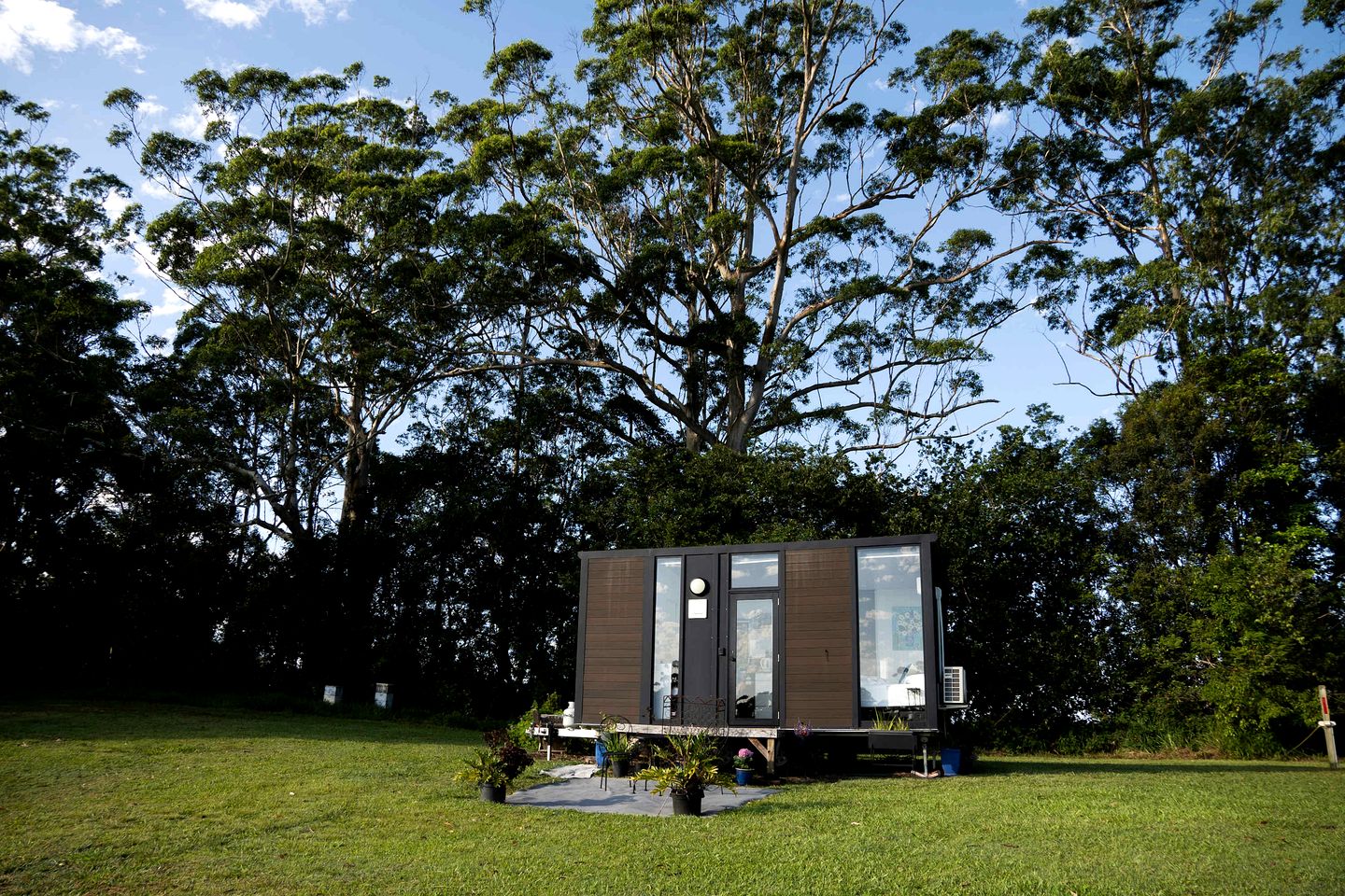 Charming Tiny House with Stunning Landscapes and Abundant Wildlife in Queensland, Australia