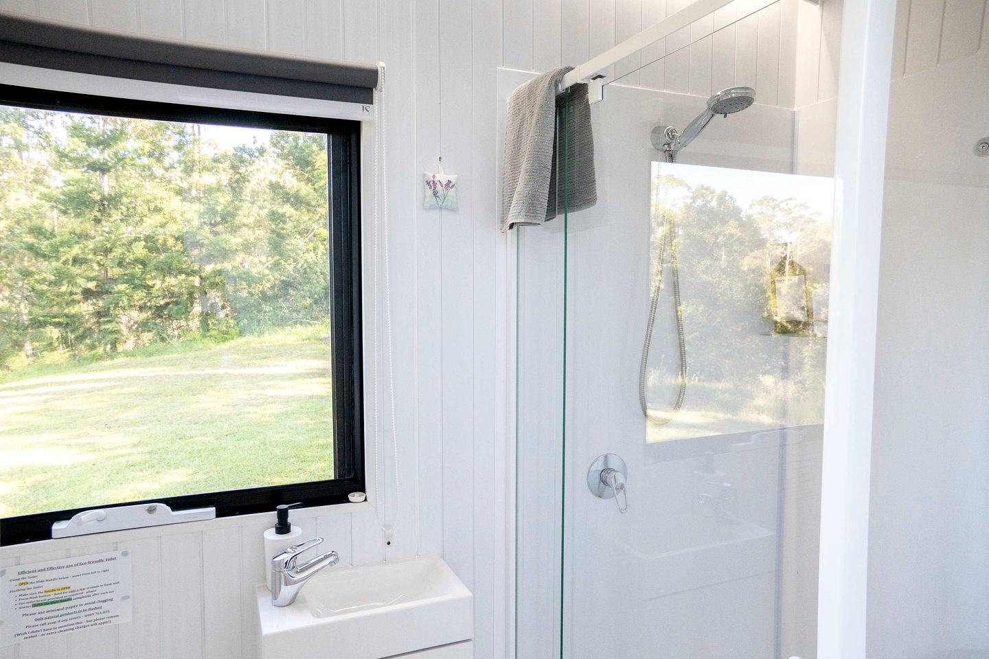 Charming Tiny House with Stunning Landscapes and Abundant Wildlife in Queensland, Australia