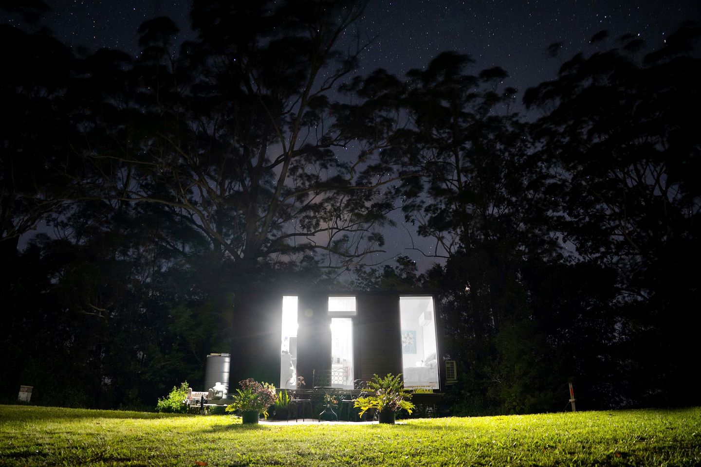 Charming Tiny House with Stunning Landscapes and Abundant Wildlife in Queensland, Australia