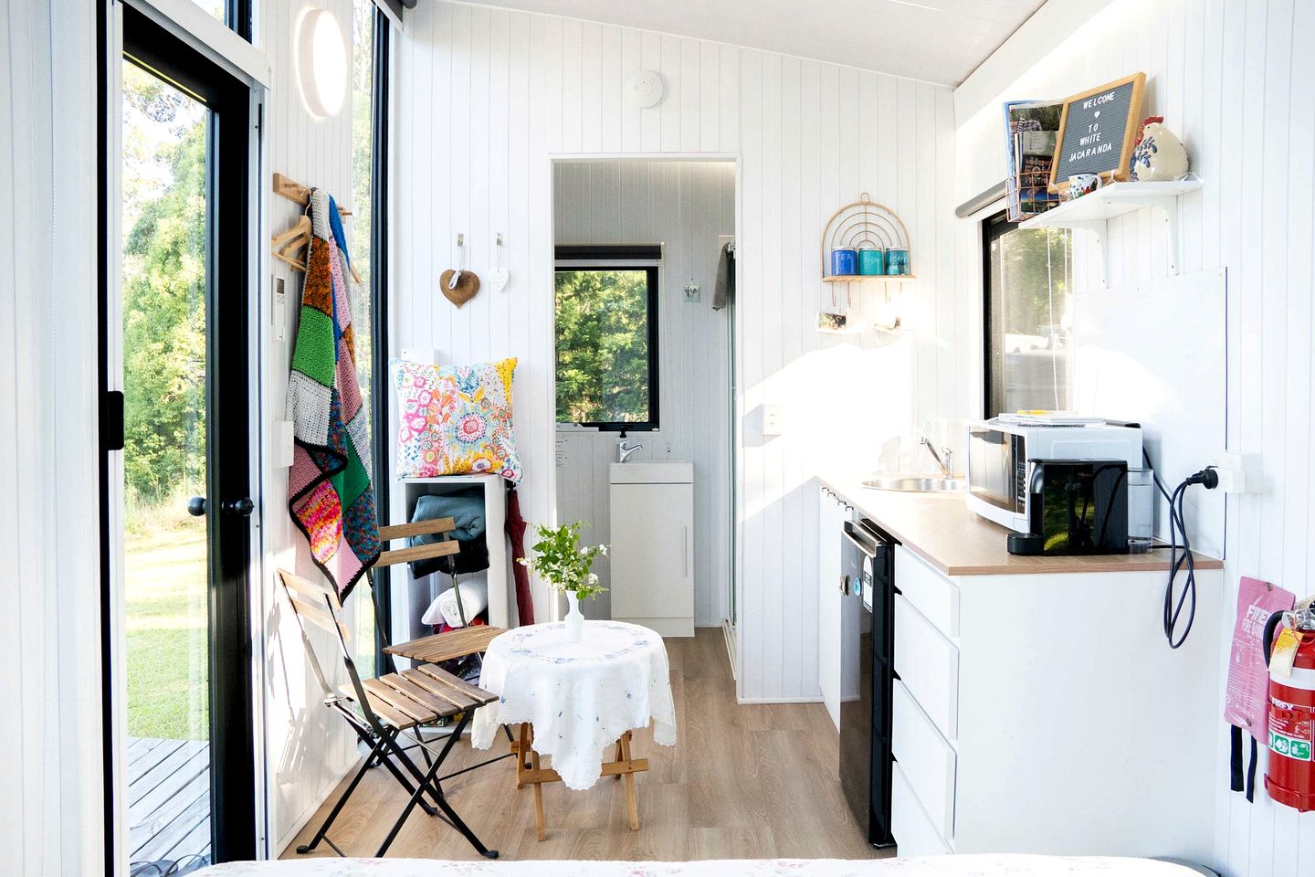 Charming Tiny House with Stunning Landscapes and Abundant Wildlife in Queensland, Australia