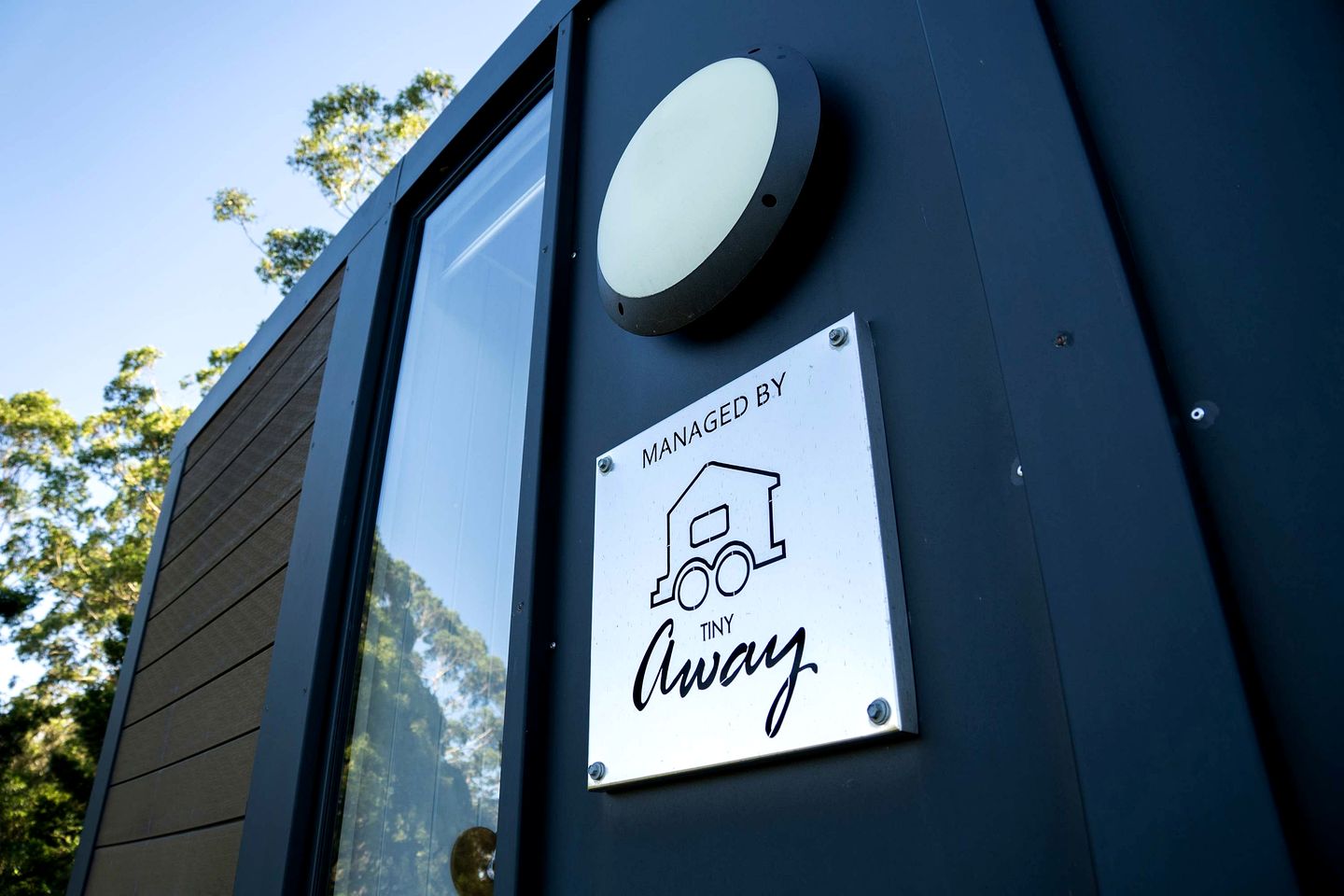 Charming Tiny House with Stunning Landscapes and Abundant Wildlife in Queensland, Australia