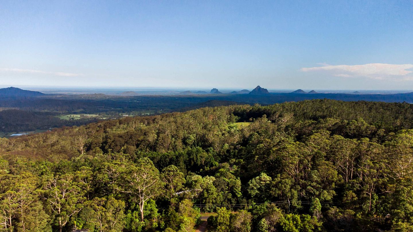 Charming Tiny House with Stunning Landscapes and Abundant Wildlife in Queensland, Australia
